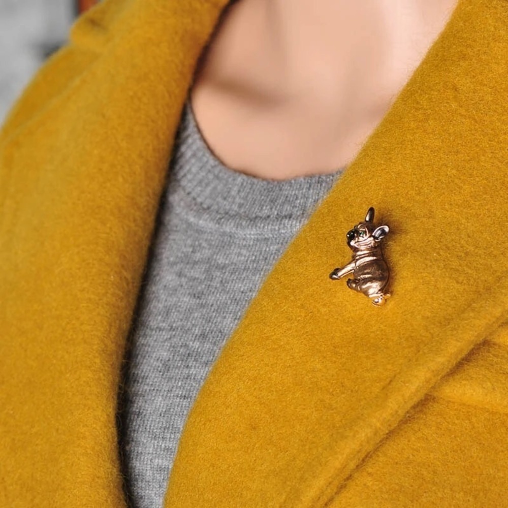 VQ Gold Pug Dog Brooch with Green Eyes - Picture 2 of 4